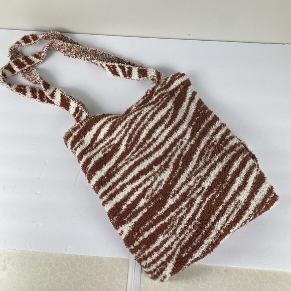 ⭐️ Women Scarf & Bag 2 Pc Set Winter Cozy Gift Animal Print NWT BP Nordstrom - Picture 6 of 6